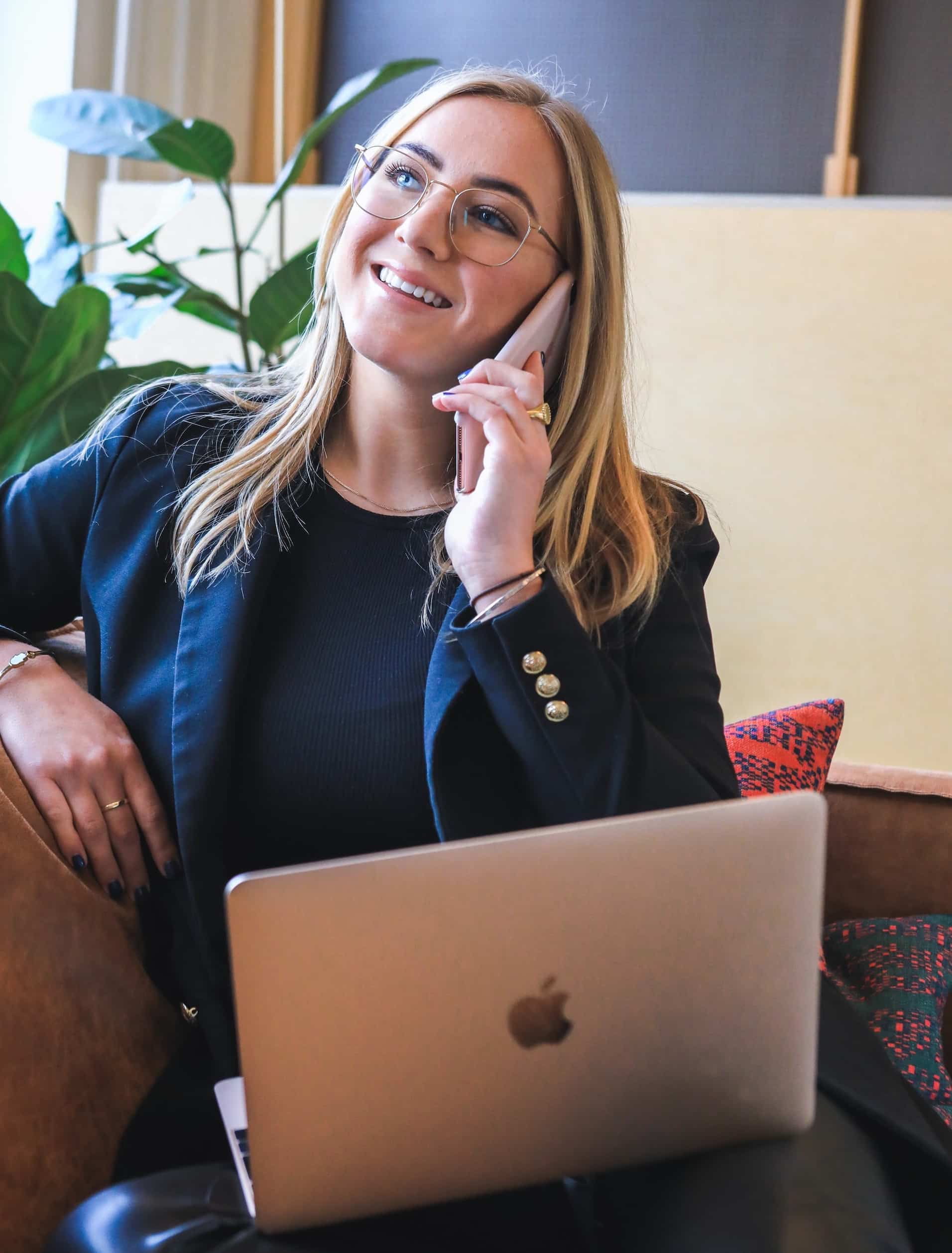 a headhunter recruiter sat in front of candidate